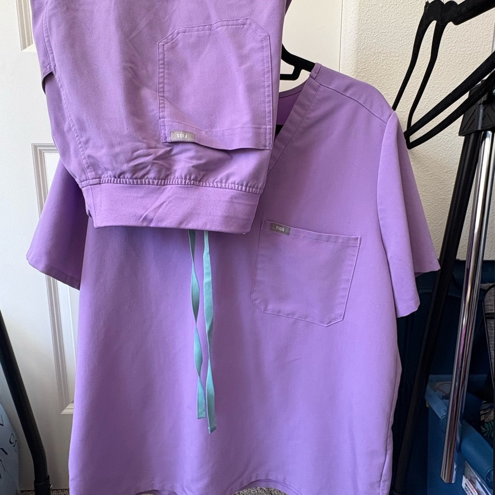 Women’s FIGS Scrub Set